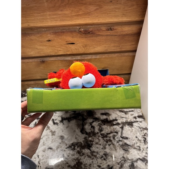 Sesame Street Rock & Rhyme Elmo 14" Plush With Guitar Sings In English & Spanish - Picture 5 of 10